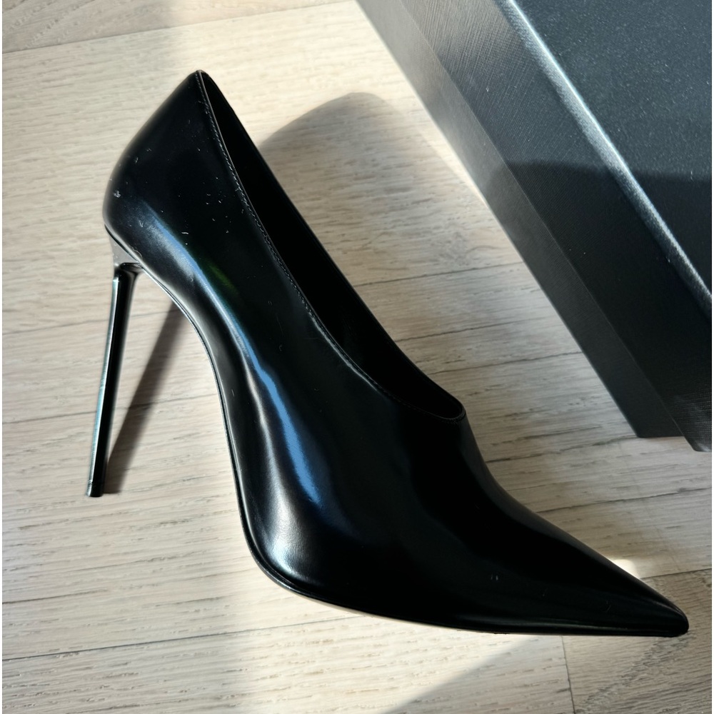 Saint Laurent 
37.5